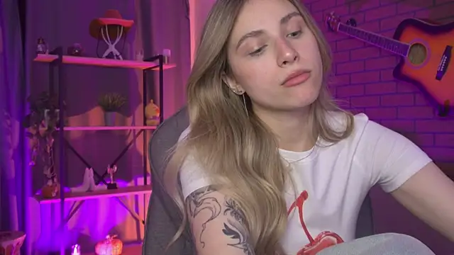 EllieCutes online show from 07-19-26, 09:17