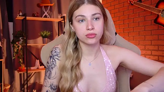 EllieCutes online show from 06-16-26, 07:41