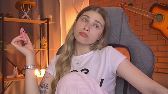 EllieCutes online show from 07-14-26, 11:16