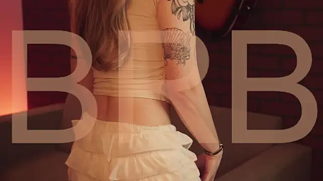 EllieCutes online show from 10-28-25, 07:51