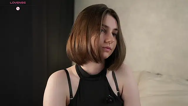 Snapshot of MeghanElson chatting on 05-19-26, 02:02 MeghanElson online show from 05-19-26, 02:02