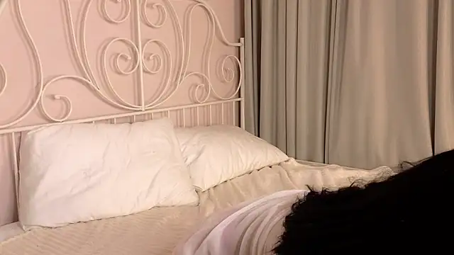 Snapshot of WildaBendell chatting on 02-17-25, 05:55 WildaBendell online show from 02-17-25, 05:55