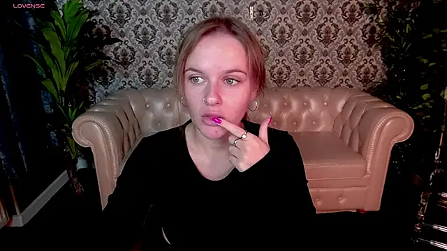 MaribelRiverr  online show from 09-21-25, 05:23
