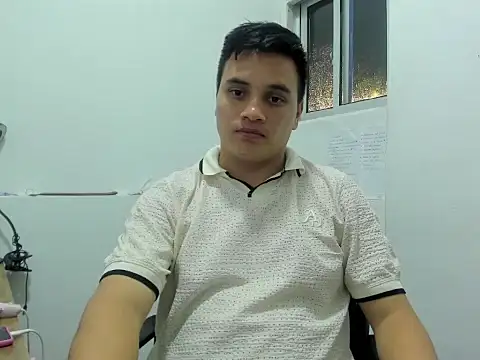 Snapshot of ahntony__69 chatting on 06-08-26, 05:52 ahntony 69 online show from 06-08-26, 05:52