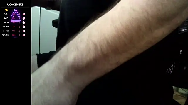 Snapshot of Big_And_ThickUK chatting on 02-14-25, 03:26 Big And ThickUK online show from 02-14-25, 03:26