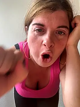 Snapshot of Lombada chatting on 10-04-25, 02:07 Lombada online show from 10-04-25, 02:07