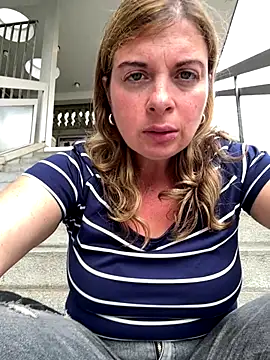 Snapshot of Lombada chatting on 09-21-25, 11:15 Lombada online show from 09-21-25, 11:15