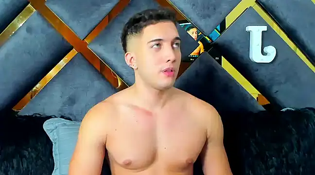 Snapshot of jeicob_stone chatting on 12-22-24, 05:21 jeicob stone online show from 12-22-24, 05:21