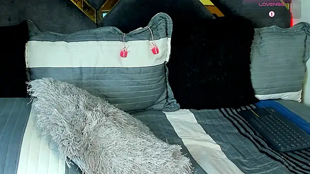 Snapshot of jeicob_stone chatting on 10-02-25, 06:39 jeicob stone online show from 10-02-25, 06:39