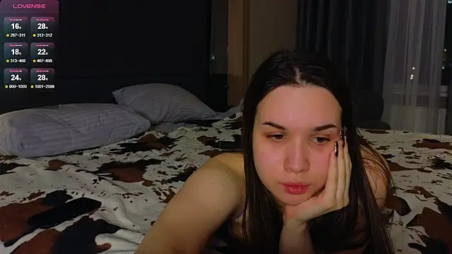 Snapshot of Roxie_Mils chatting on 03-14-25, 06:29 Roxie Mils online show from 03-14-25, 06:29