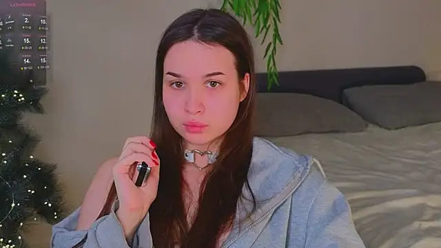 Snapshot of Roxie_Mils chatting on 01-11-25, 06:12 Roxie Mils online show from 01-11-25, 06:12