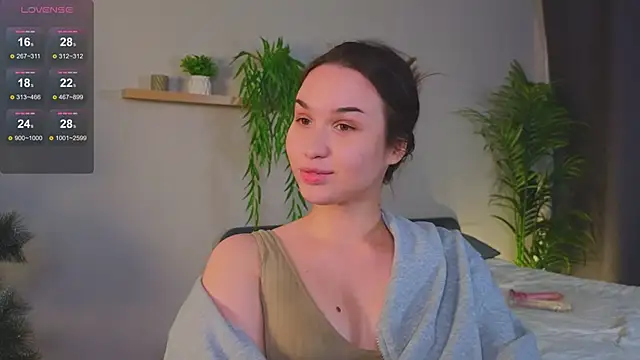 Snapshot of Roxie_Mils chatting on 01-16-25, 06:27 Roxie Mils online show from 01-16-25, 06:27