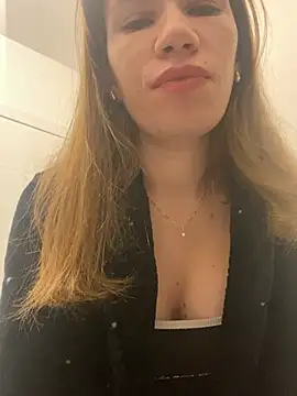 EvaRush online show from 01-21-25, 04:05