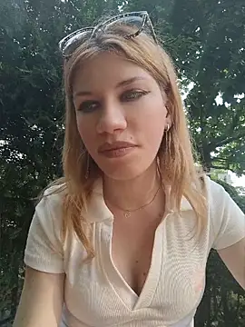 Snapshot of EvaRush chatting on 05-25-26, 04:17 EvaRush online show from 05-25-26, 04:17