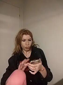 EvaRush online show from 12-17-25, 09:53