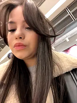 Chloe  Moon online show from 12-17-25, 02:22