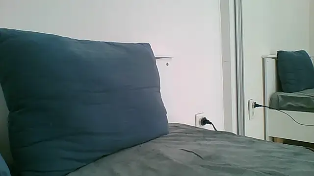 Snapshot of Emma_99 chatting on 06-13-26, 06:33 Emma 99 online show from 06-13-26, 06:33