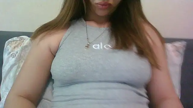 Snapshot of Emma_99 chatting on 05-28-26, 06:32 Emma 99 online show from 05-28-26, 06:32