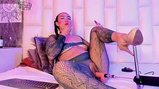 AntonellaQueenn online show from 05-13-26, 11:28