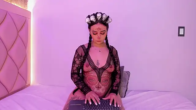 AntonellaQueenn online show from 10-14-25, 11:00