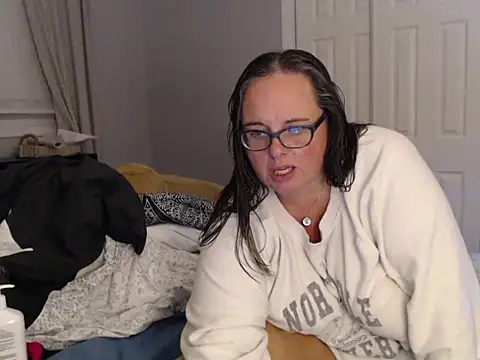 Snapshot of LauLauPAWG chatting on 10-13-25, 02:24 LauLauPAWG online show from 10-13-25, 02:24