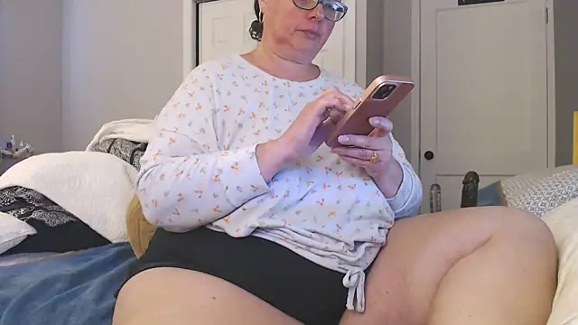 LauLauPAWG online show from 06-16-26, 12:32