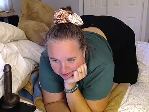 Snapshot of LauLauPAWG chatting on 09-22-25, 07:31 LauLauPAWG online show from 09-22-25, 07:31
