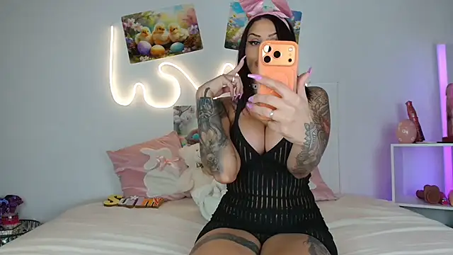 JuliaVegaOff online show from 04-06-26, 08:21