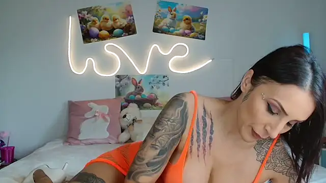 JuliaVegaOff online show from 04-15-26, 11:59