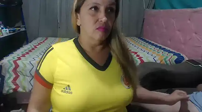 Snapshot of mom_son_dirty chatting on 03-21-25, 12:18 mom son dirty online show from 03-21-25, 12:18