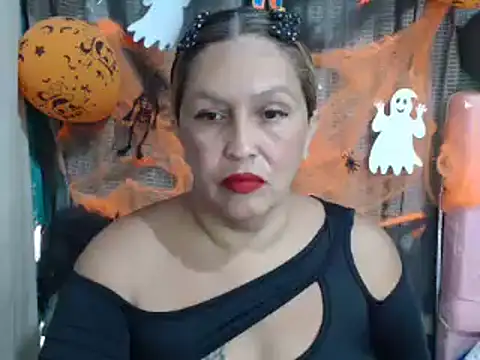Snapshot of mom_son_dirty chatting on 10-19-25, 02:31 mom son dirty online show from 10-19-25, 02:31