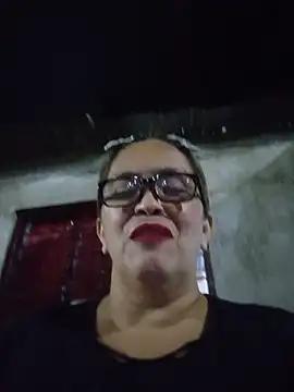 Snapshot of mom_son_dirty chatting on 07-12-26, 02:23 mom son dirty online show from 07-12-26, 02:23