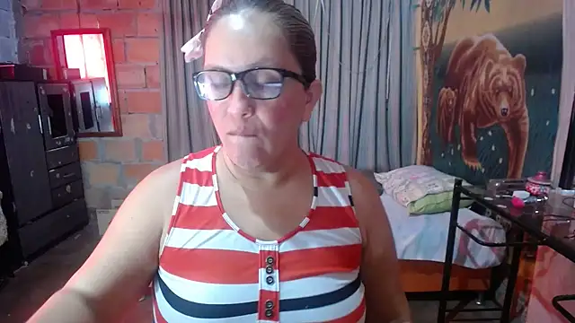Snapshot of mom_son_dirty chatting on 06-05-26, 02:12 mom son dirty online show from 06-05-26, 02:12