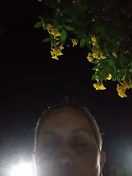Snapshot of mom_son_dirty chatting on 06-22-26, 01:33 mom son dirty online show from 06-22-26, 01:33