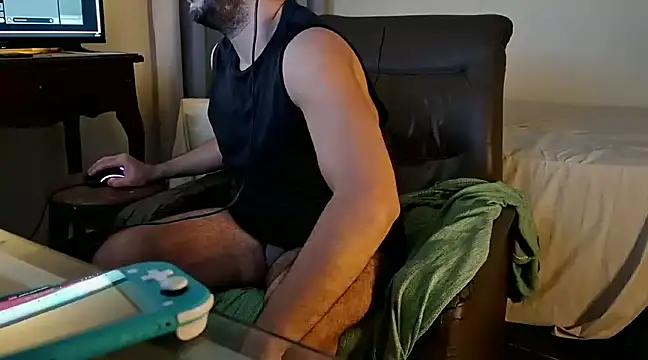 Snapshot of LUH133 chatting on 12-03-24, 01:03 LUH133 online show from 12-03-24, 01:03