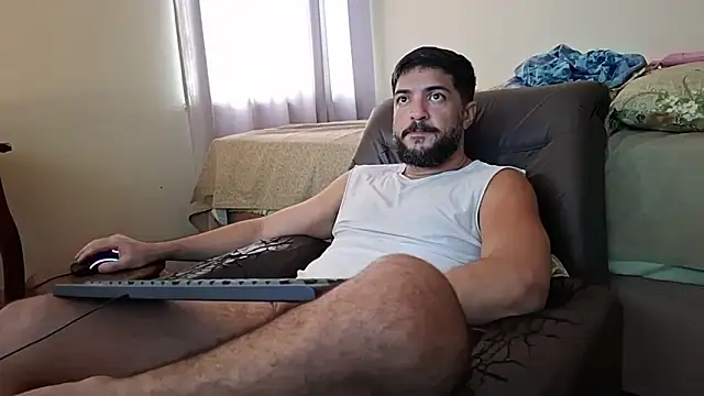 Snapshot of LUH133 chatting on 09-16-25, 05:14 LUH133 online show from 09-16-25, 05:14