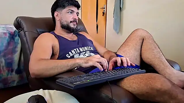 Snapshot of LUH133 chatting on 01-08-26, 03:29 LUH133 online show from 01-08-26, 03:29