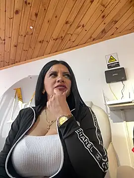 Snapshot of Milff_parkerrr chatting on 03-08-25, 04:17 Milff parkerrr online show from 03-08-25, 04:17