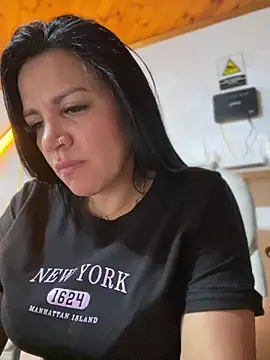 Snapshot of Milff_parkerrr chatting on 02-12-25, 01:06 Milff parkerrr online show from 02-12-25, 01:06