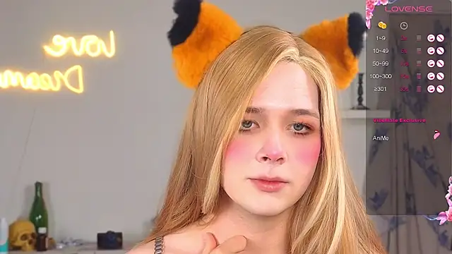  yourFoxy  online show from 10-22-25, 04:17