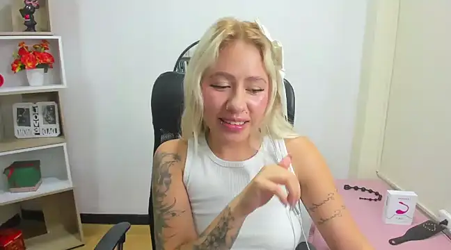 Snapshot of ConstansBlonde chatting on 02-05-25, 10:55 ConstansBlonde online show from 02-05-25, 10:55