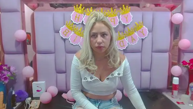 Snapshot of ConstansBlonde chatting on 03-11-25, 01:34 ConstansBlonde online show from 03-11-25, 01:34