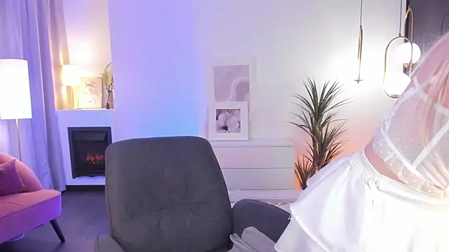 Snapshot of EmilyAir chatting on 03-18-25, 01:24 EmilyAir online show from 03-18-25, 01:24