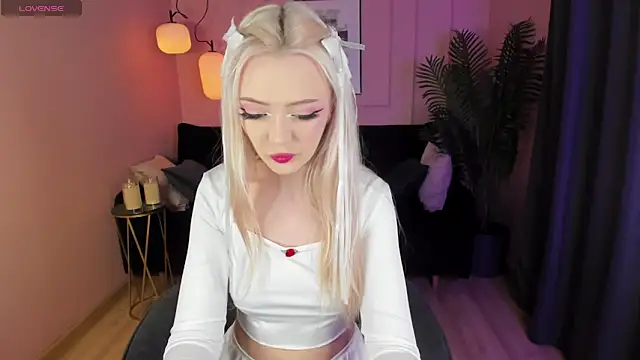 Snapshot of EmilyAir chatting on 03-05-25, 02:14 EmilyAir online show from 03-05-25, 02:14