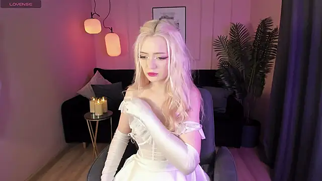 Snapshot of EmilyAir chatting on 03-01-25, 03:21 EmilyAir online show from 03-01-25, 03:21