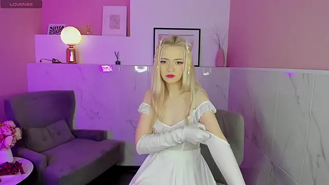 Snapshot of EmilyAir chatting on 02-17-25, 12:22 EmilyAir online show from 02-17-25, 12:22