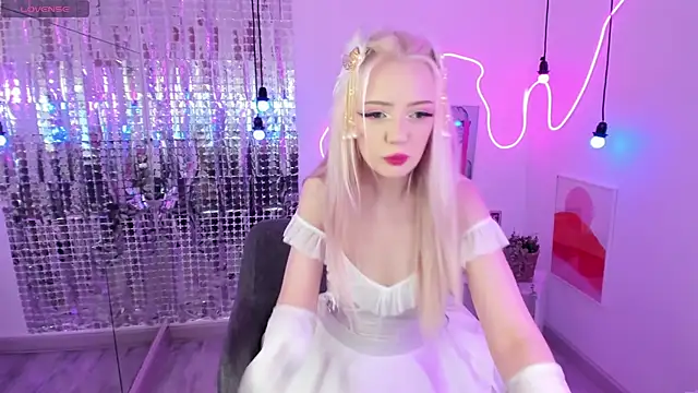 Snapshot of EmilyAir chatting on 02-20-25, 05:30 EmilyAir online show from 02-20-25, 05:30