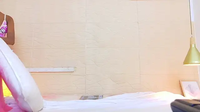 Chocolatte bar online show from 02-21-25, 01:33