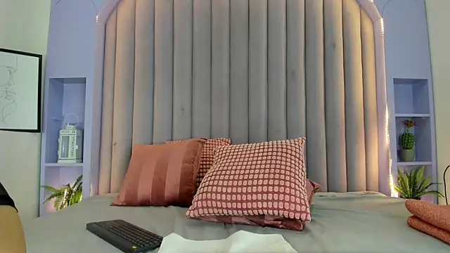 Snapshot of StefanyWilliams_ chatting on 10-28-25, 02:34 StefanyWilliams online show from 10-28-25, 02:34