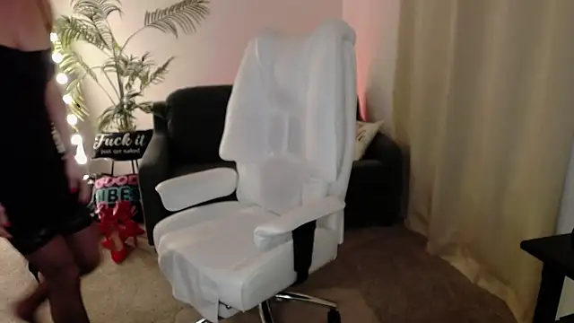 YourMarthaMayer online show from 03-18-25, 05:23